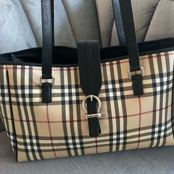 Burberry House Check Buckle Tote bag like new! - Picture 11 of 16